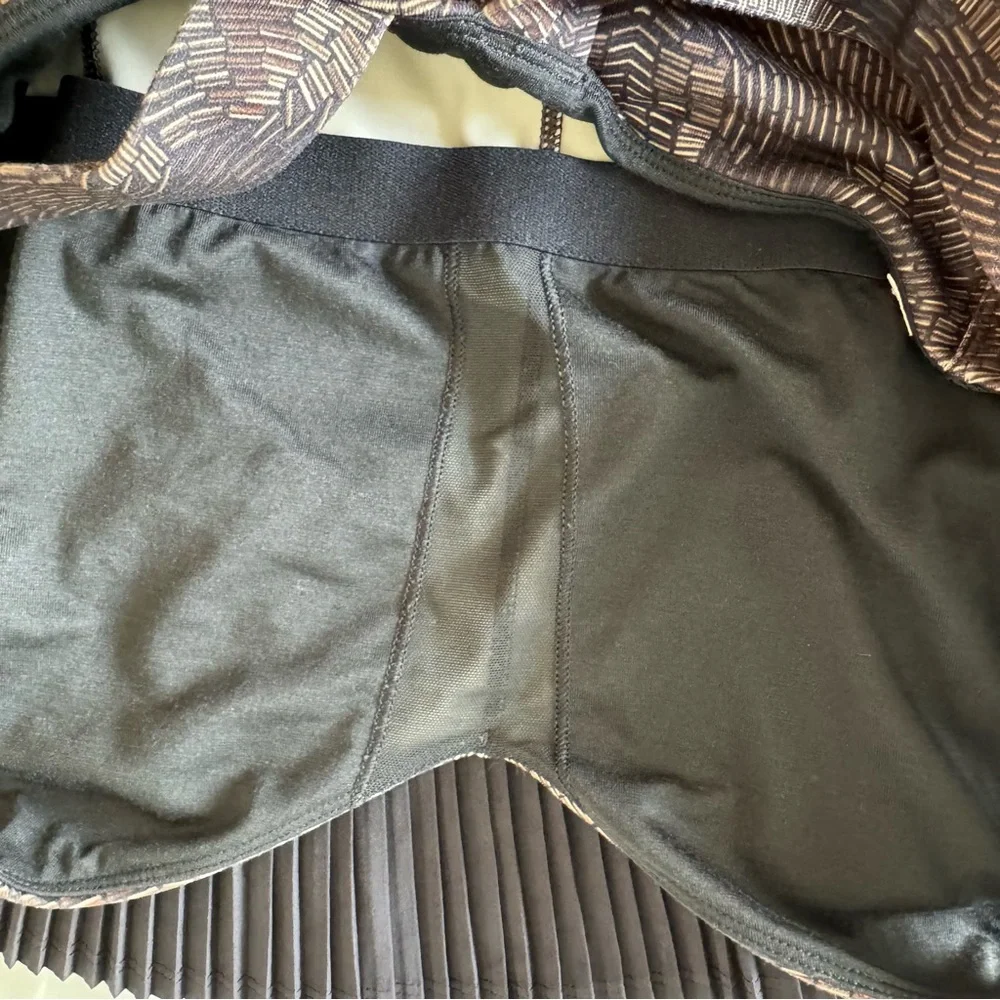 LULULEMON Size Medium Peplum Style Tank Top (see measurements)